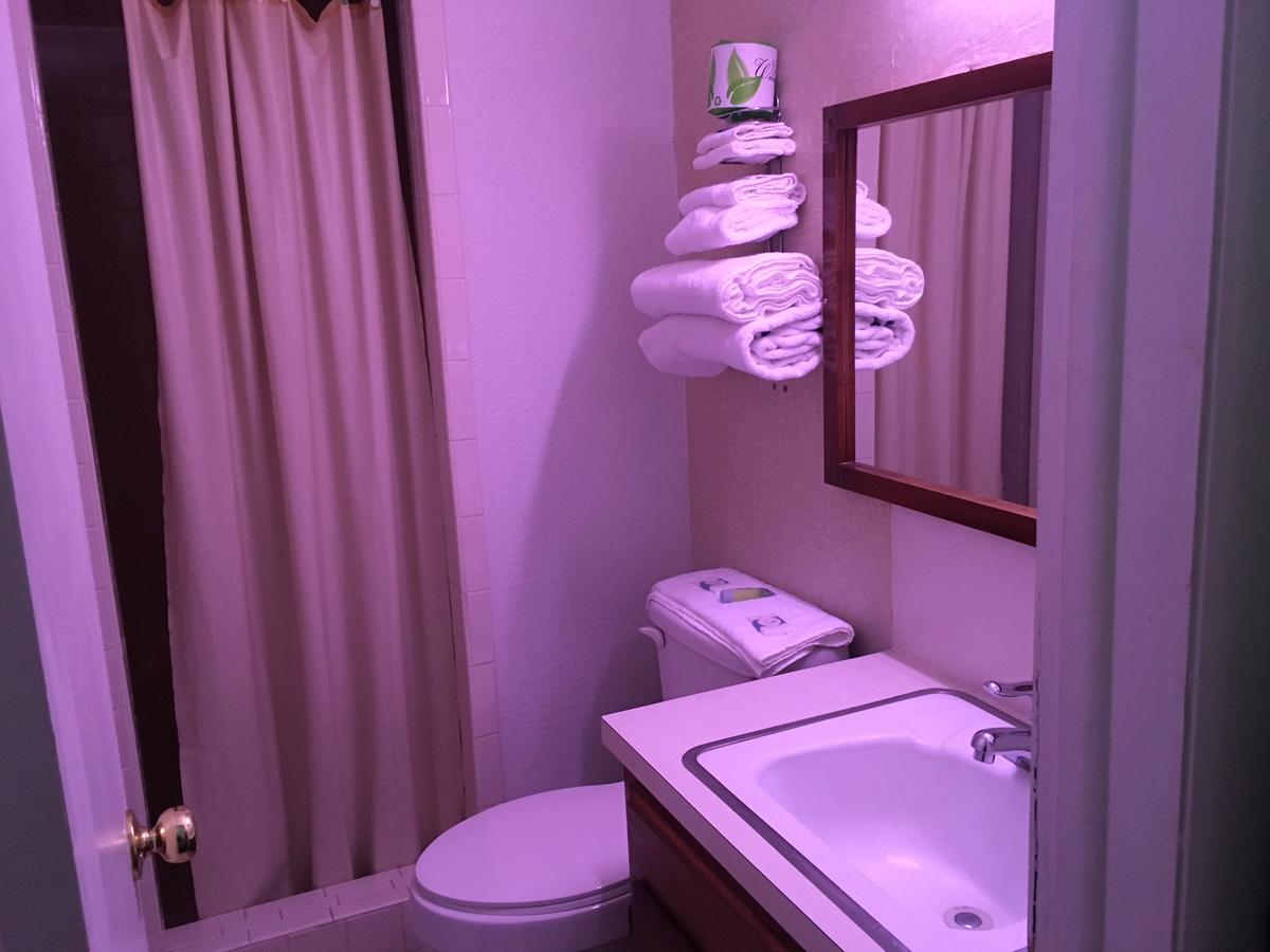 Skyliner Motel Stroud Екстер'єр фото