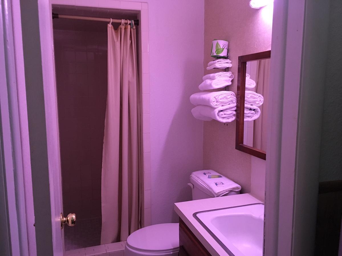 Skyliner Motel Stroud Екстер'єр фото