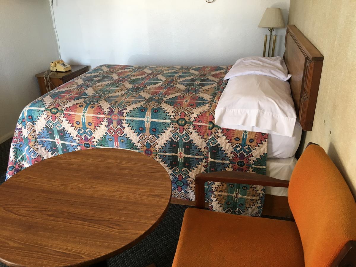 Skyliner Motel Stroud Екстер'єр фото