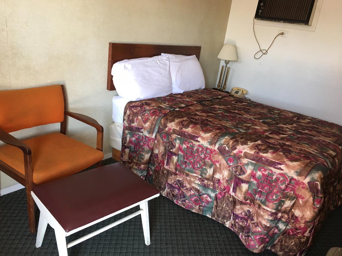 Skyliner Motel Stroud Екстер'єр фото