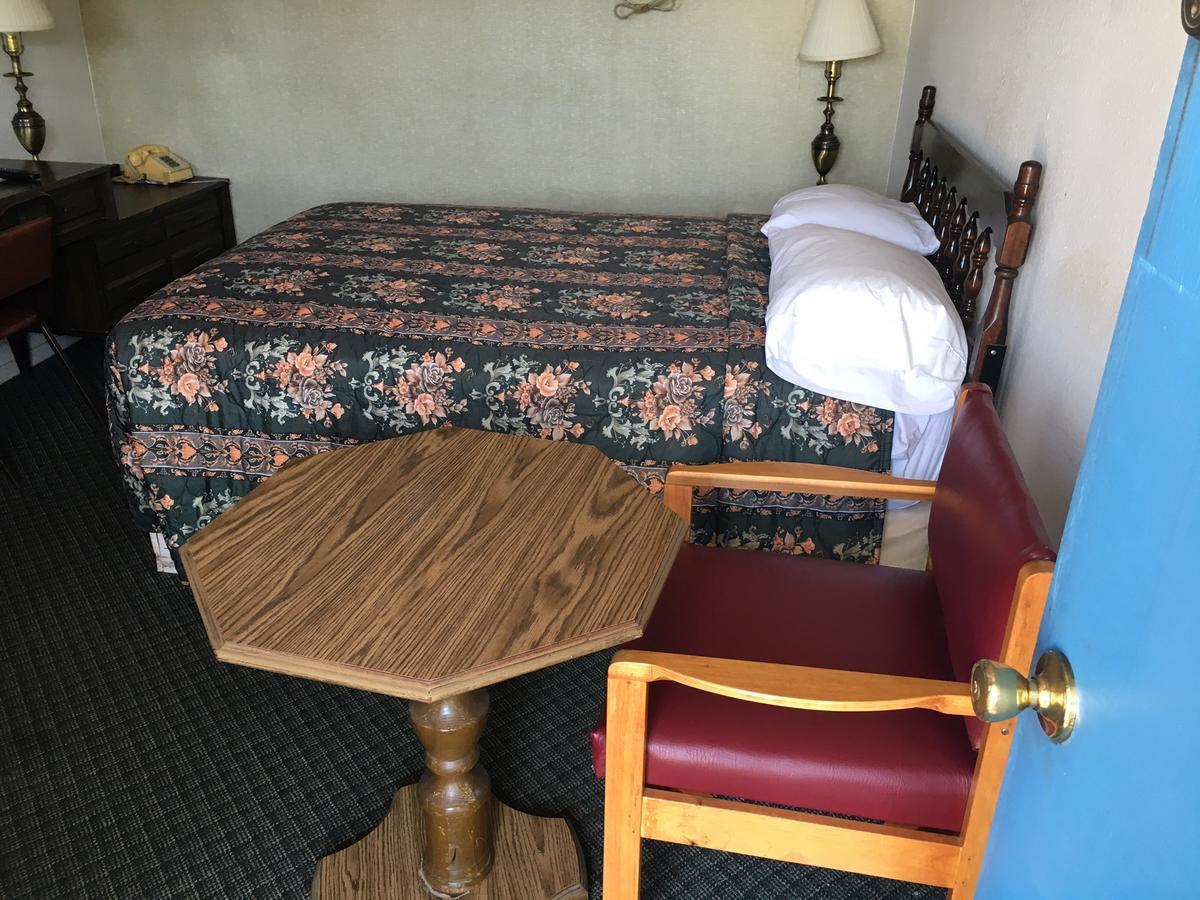 Skyliner Motel Stroud Екстер'єр фото