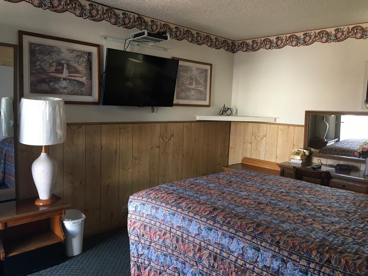 Skyliner Motel Stroud Екстер'єр фото