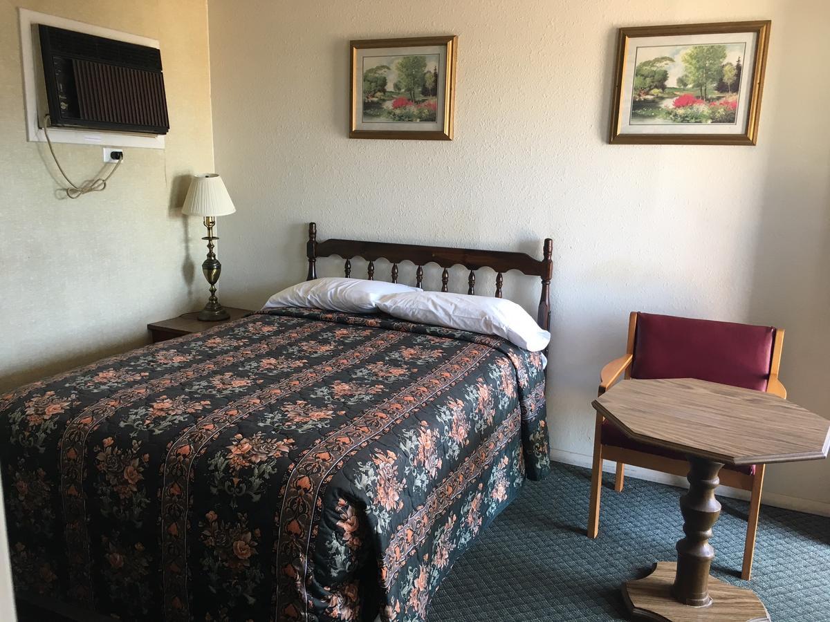 Skyliner Motel Stroud Екстер'єр фото