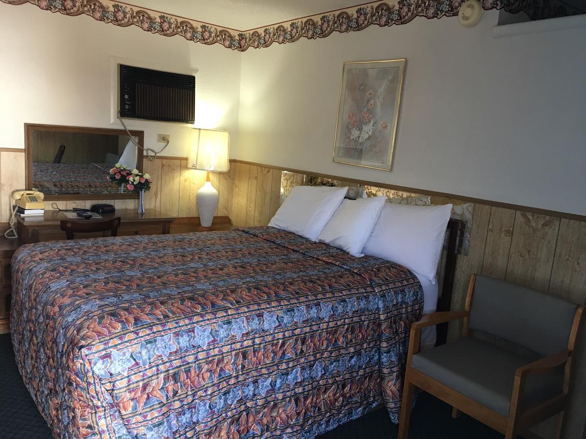 Skyliner Motel Stroud Екстер'єр фото