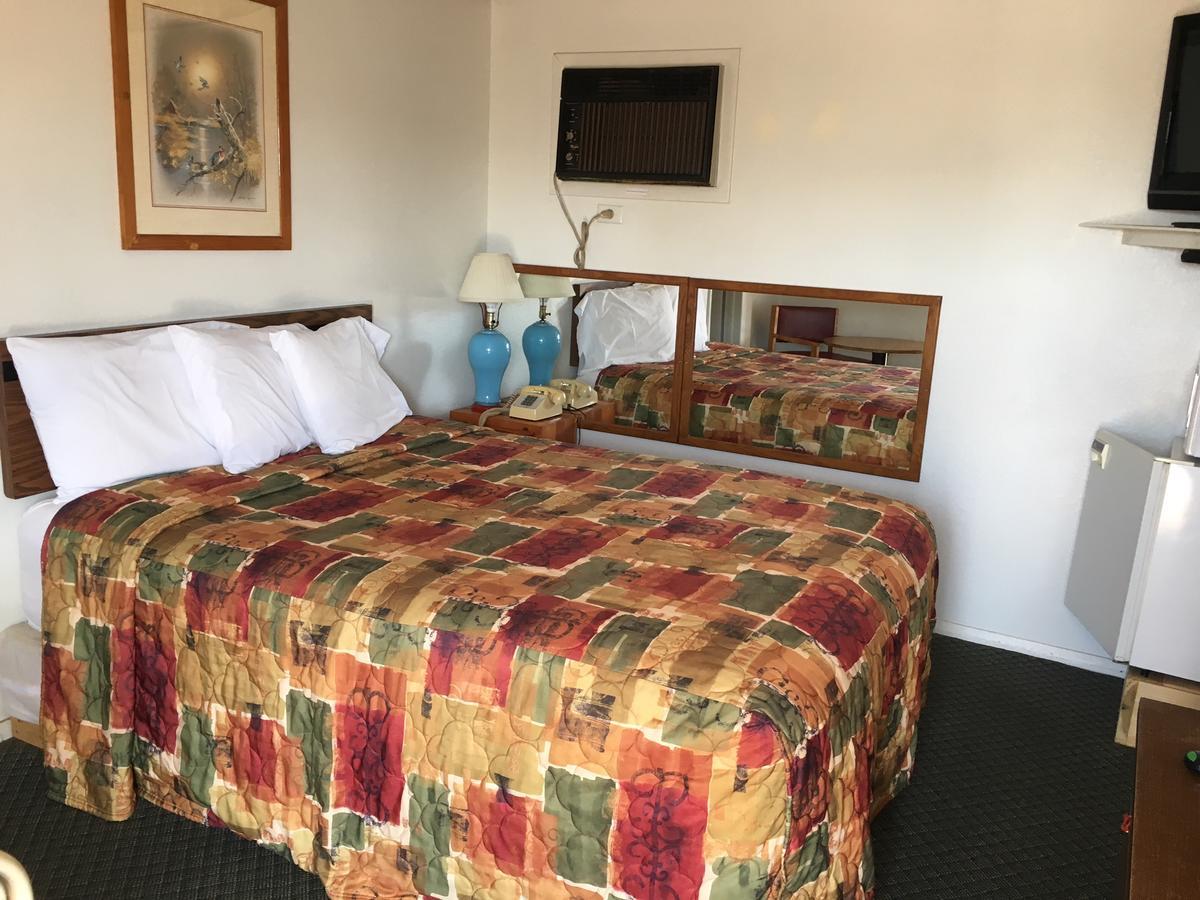 Skyliner Motel Stroud Екстер'єр фото
