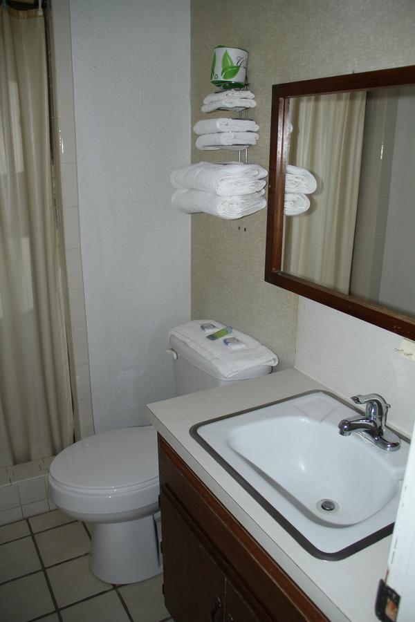 Skyliner Motel Stroud Екстер'єр фото