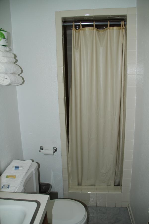 Skyliner Motel Stroud Екстер'єр фото