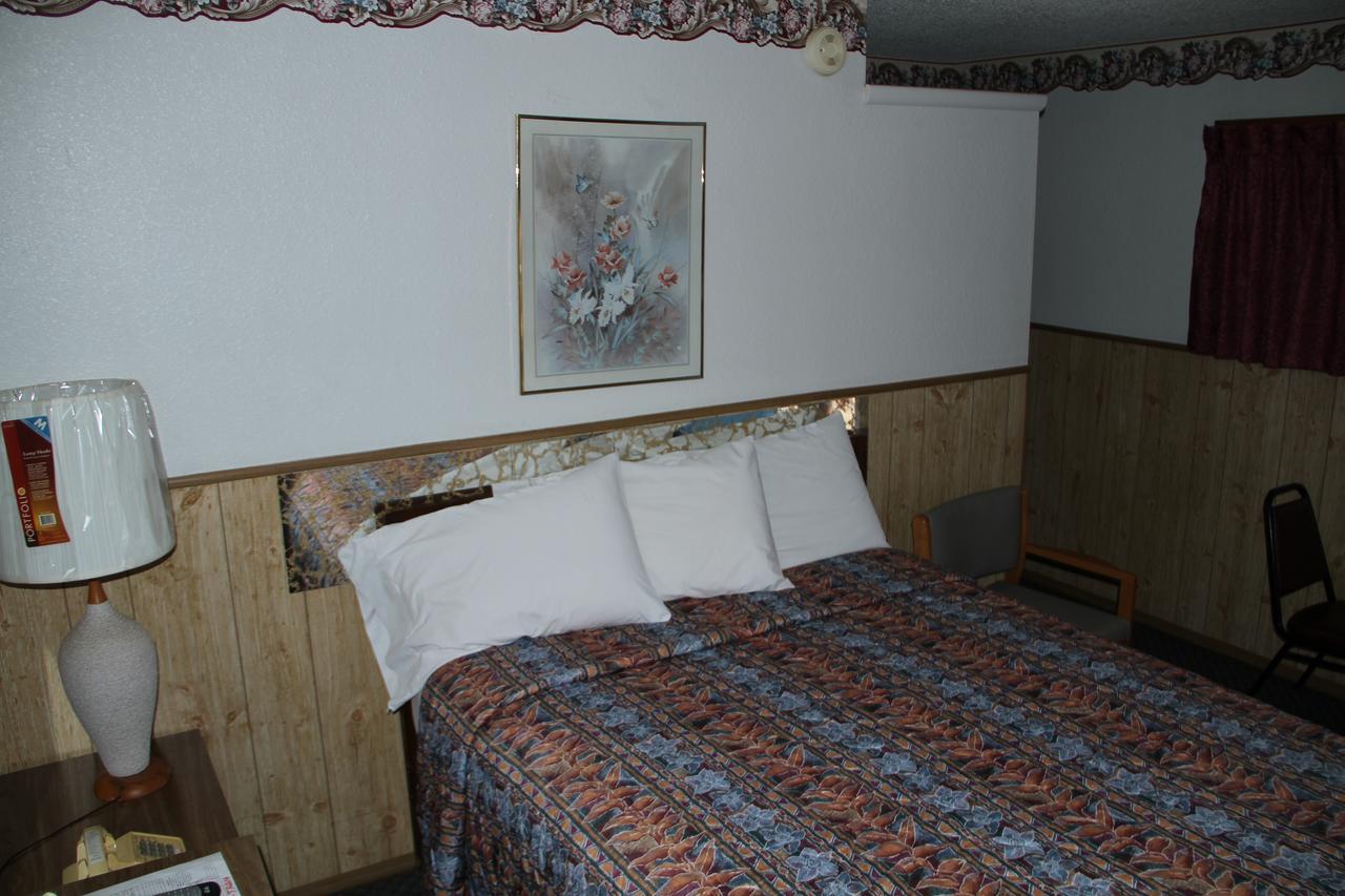 Skyliner Motel Stroud Екстер'єр фото