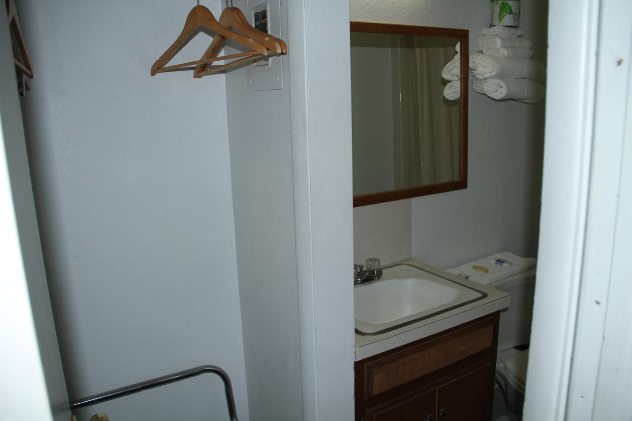 Skyliner Motel Stroud Екстер'єр фото
