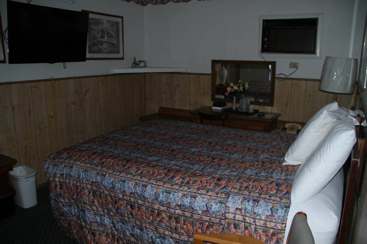 Skyliner Motel Stroud Екстер'єр фото