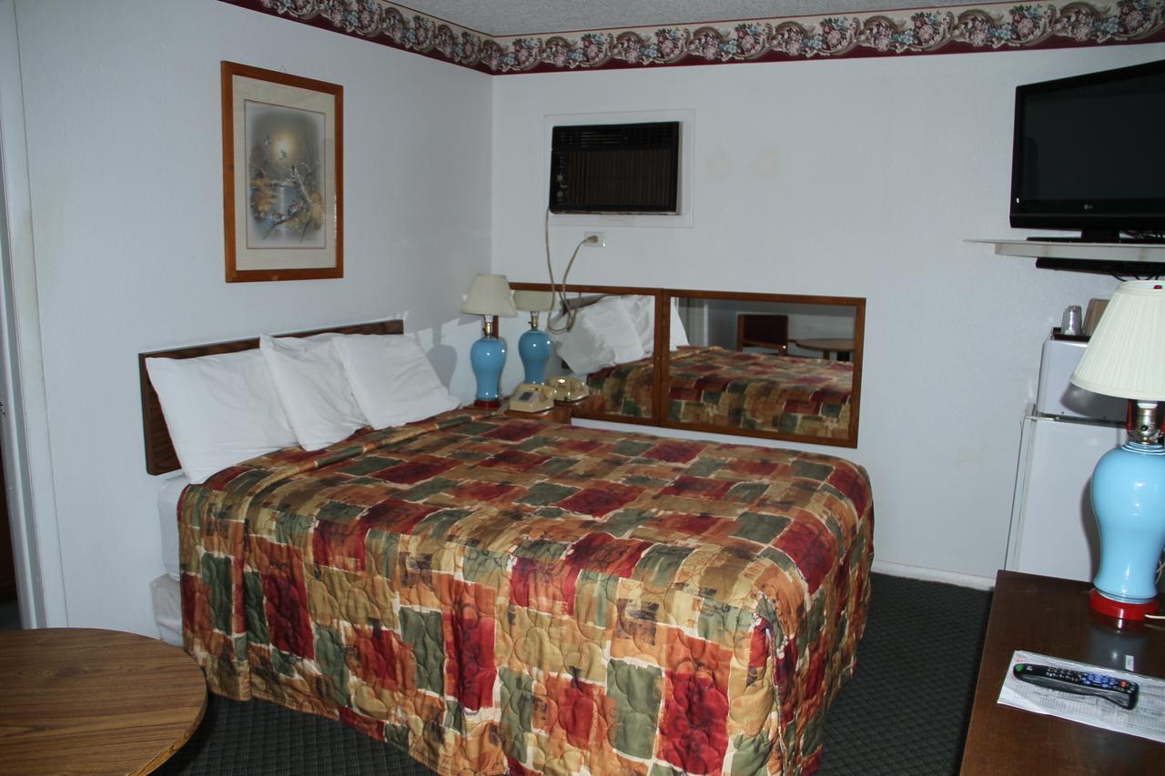 Skyliner Motel Stroud Екстер'єр фото