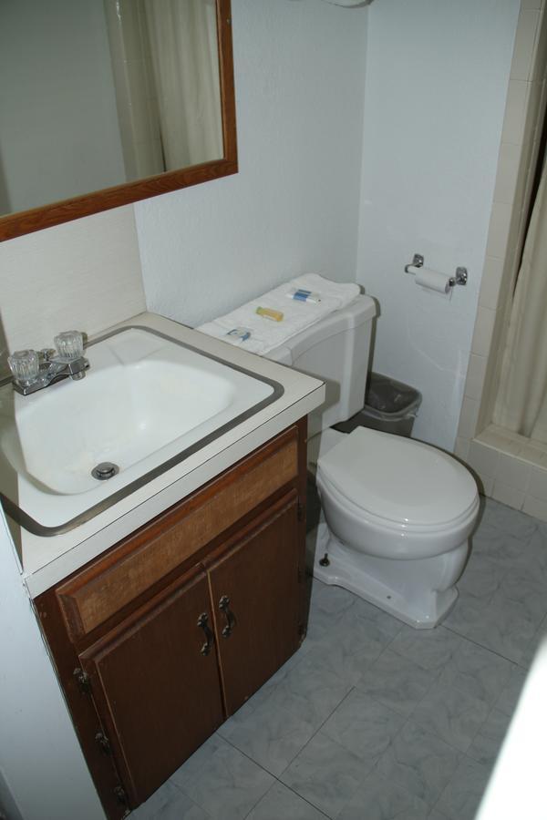 Skyliner Motel Stroud Екстер'єр фото