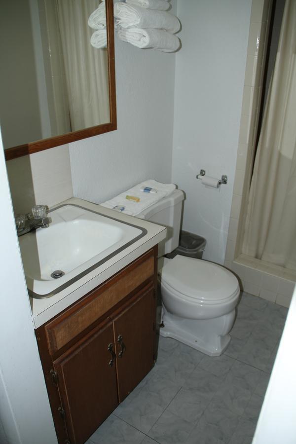 Skyliner Motel Stroud Екстер'єр фото